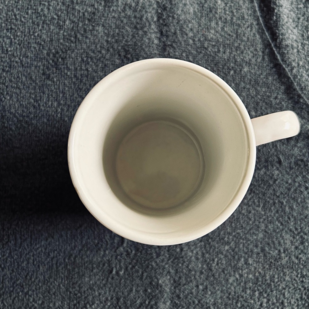 🧨Christmas Decor Coffee Mug ((SEND ANY OFFER OVER OVER $8‼️)) 🧨 - Picture 3 of 4